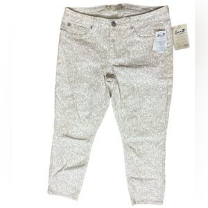 NWT Seven7 Taupe and White Paisley Print Skinny Capris (TSE-D1)